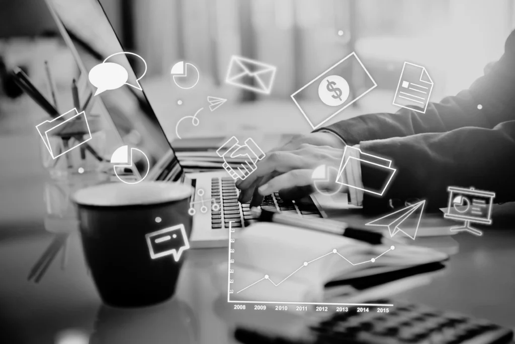 best-freelance-digital-marketer-in-Trivandrum-using-laptop-for-content-marketing